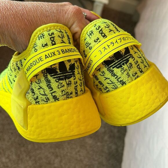 GUC Boys Adidas NMD R1 V2 (size 6) - Picture 5 of 11